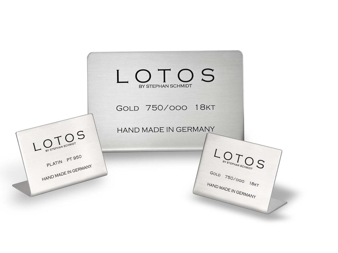 LOTOS Display in stainless steel